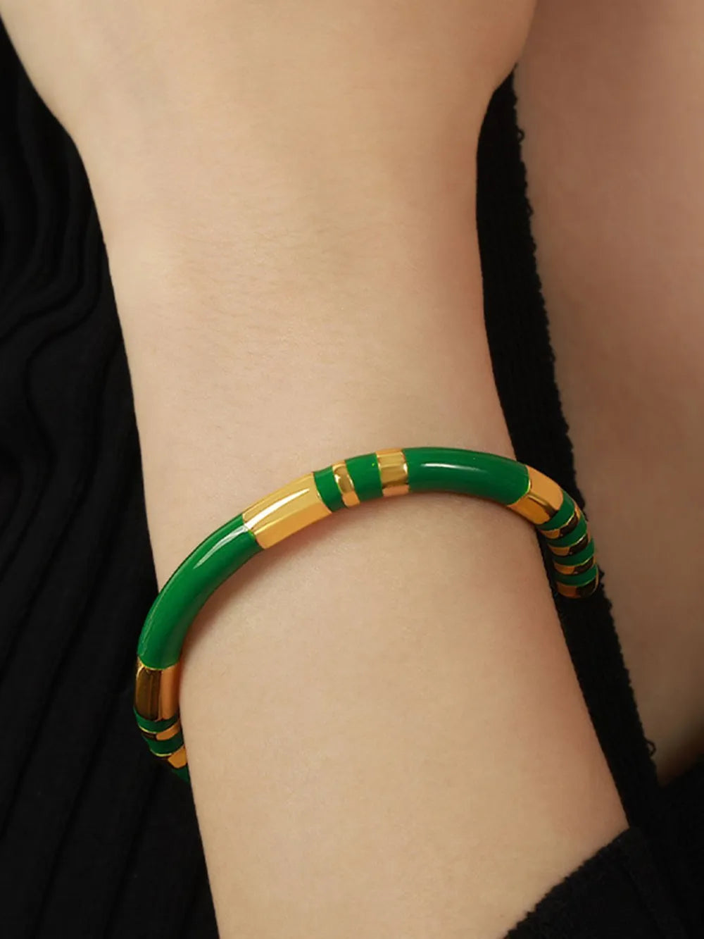 e9fcbb79-baf8-42b1-a931-fcdeb946ce97-Max